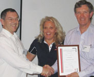 Dr Kemm receives the SAIMC presenter’s certificate from Johan Maartens, Debbie Scott looks on